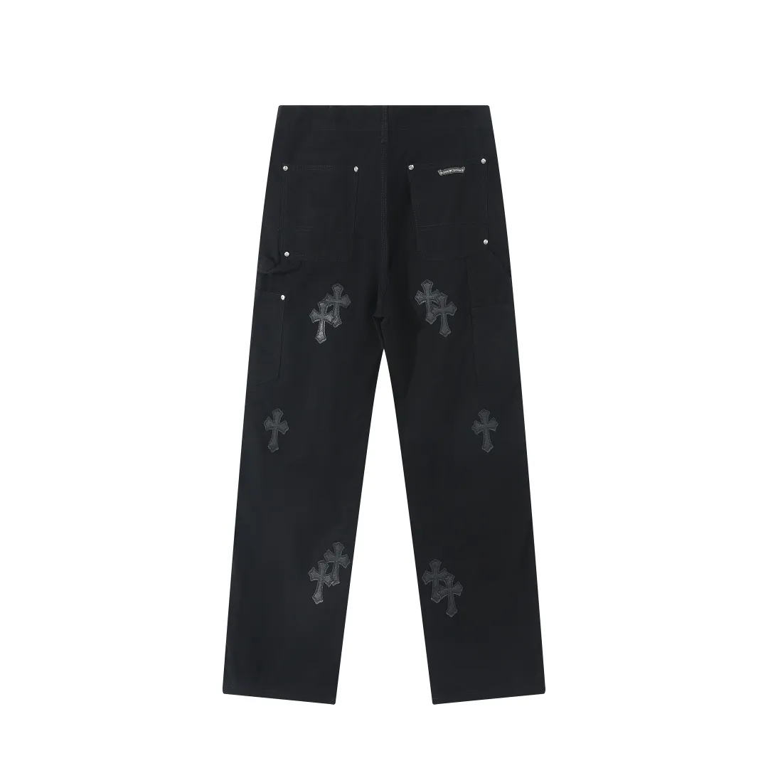 P280 💰 (Top version) Chrome hearts Cross patch leather jeans workwear logging pants Chrome hearts logging pants are here! ! ! CH Croix Heart Double Knee Cross Patch Leather Bo1 Style Logging Pants Straight-leg Work Pants B136 Croix Heart Cross Sanskrit Overalls Price 20W level, patchwork cross pattern embellishment, high-waisted washed jeans! ! Absolutely high-end luxury products, 1.9W level god-level single products, super popular products, made by top heavy industry, not to be missed. About Zangyin, this is an extremely luxurious fashion brand, which can also be called the nobles of the high street. It has always been an exclusive brand of some hipsters or rich second generation. Compared with ordinary high streets, it is more luxurious and noble. Compared with luxury brands, it has a more fashionable personality and has always been a brand that I have a special liking for. Imported yarn is custom-woven into a high-density twill canvas, which ensures a crisp silhouette while also making the fabric feel very delicate. It follows the B01 classic silhouette, with a crisp and stylish upper body. The ready-made garments are stone-ground and fermented, so they can be matched with any style. Buttons and zinc-drawn washables are genuine YKK retro metal products. Double-layered canvas on the front. Perfect details. All hardware is perfect. Size: S-XXL Color: Black